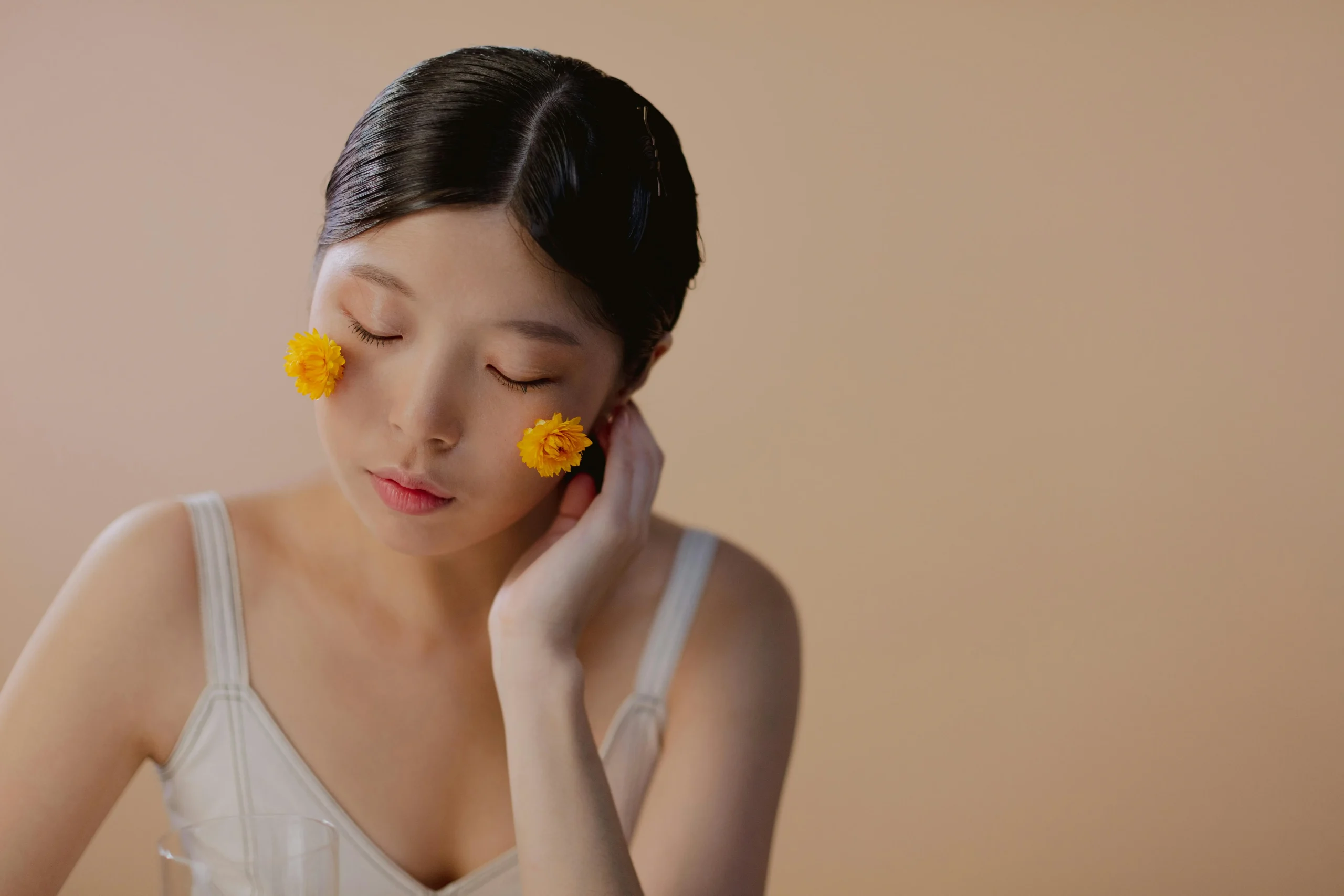 Seasonal Skincare Swaps: Adapting Your Routine for Summer Heat and Winter Dryness