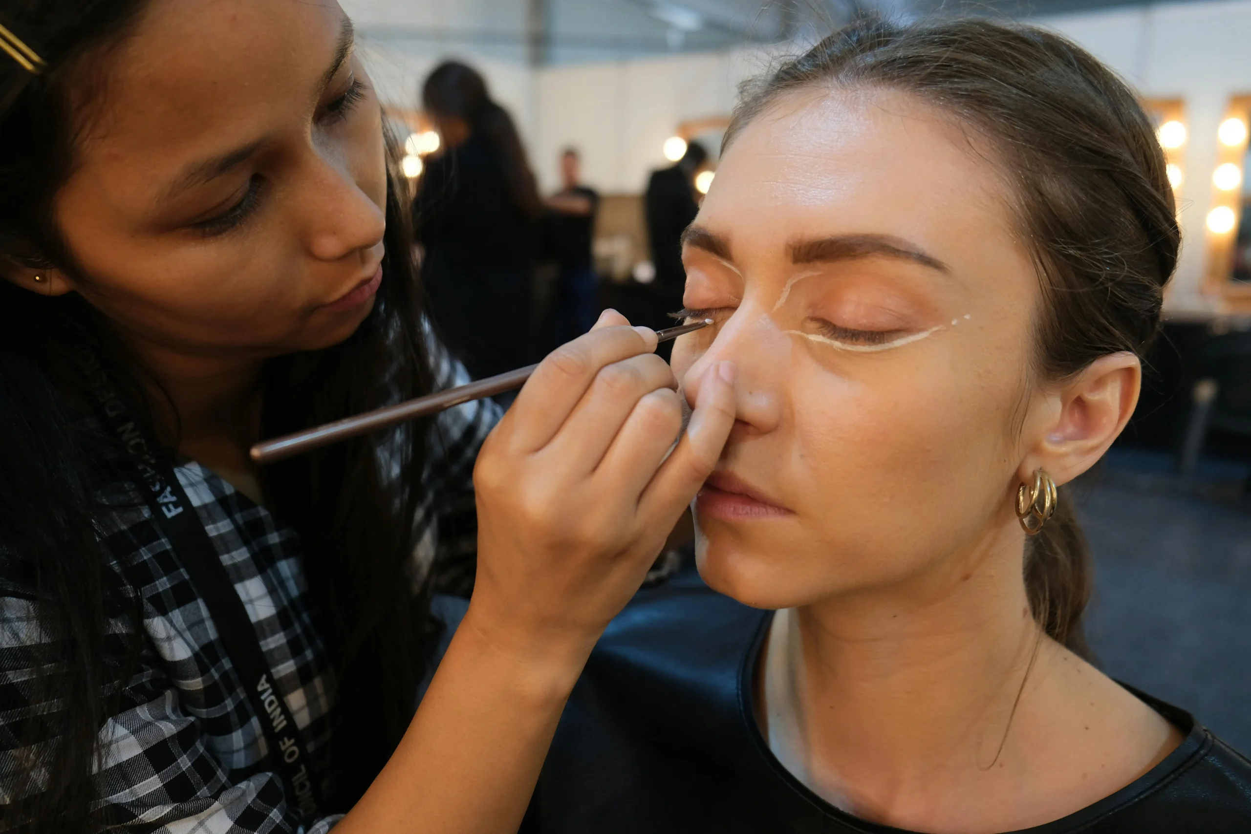 Elevate Your Eyes: Pro Makeup Artist Secrets for Stunning Eye Looks That Last All Day