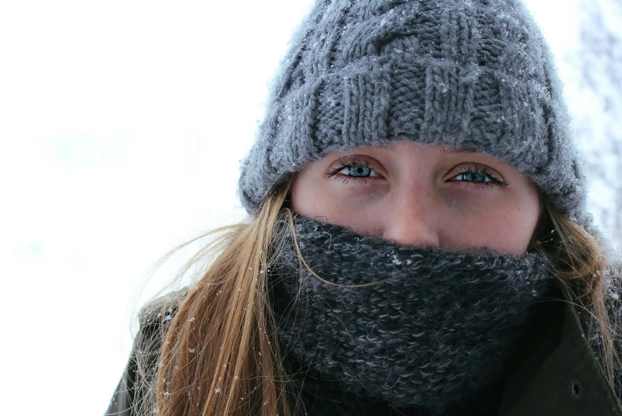 Winter Skin Survival Guide: Keep Your Glow Even in the Coldest Months