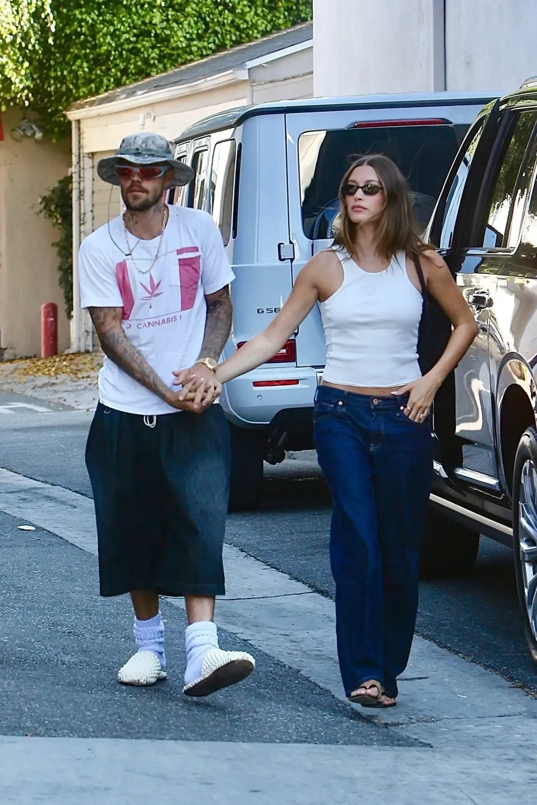 The Influence of Hailey Bieber on Minimalist Fashion: How Simplicity Became the Ultimate Style Statement