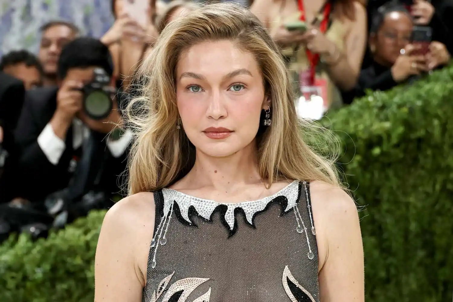 The Romantic & Natural Look: How to Achieve Gigi Hadid’s Soft, Radiant Beauty Aesthetic