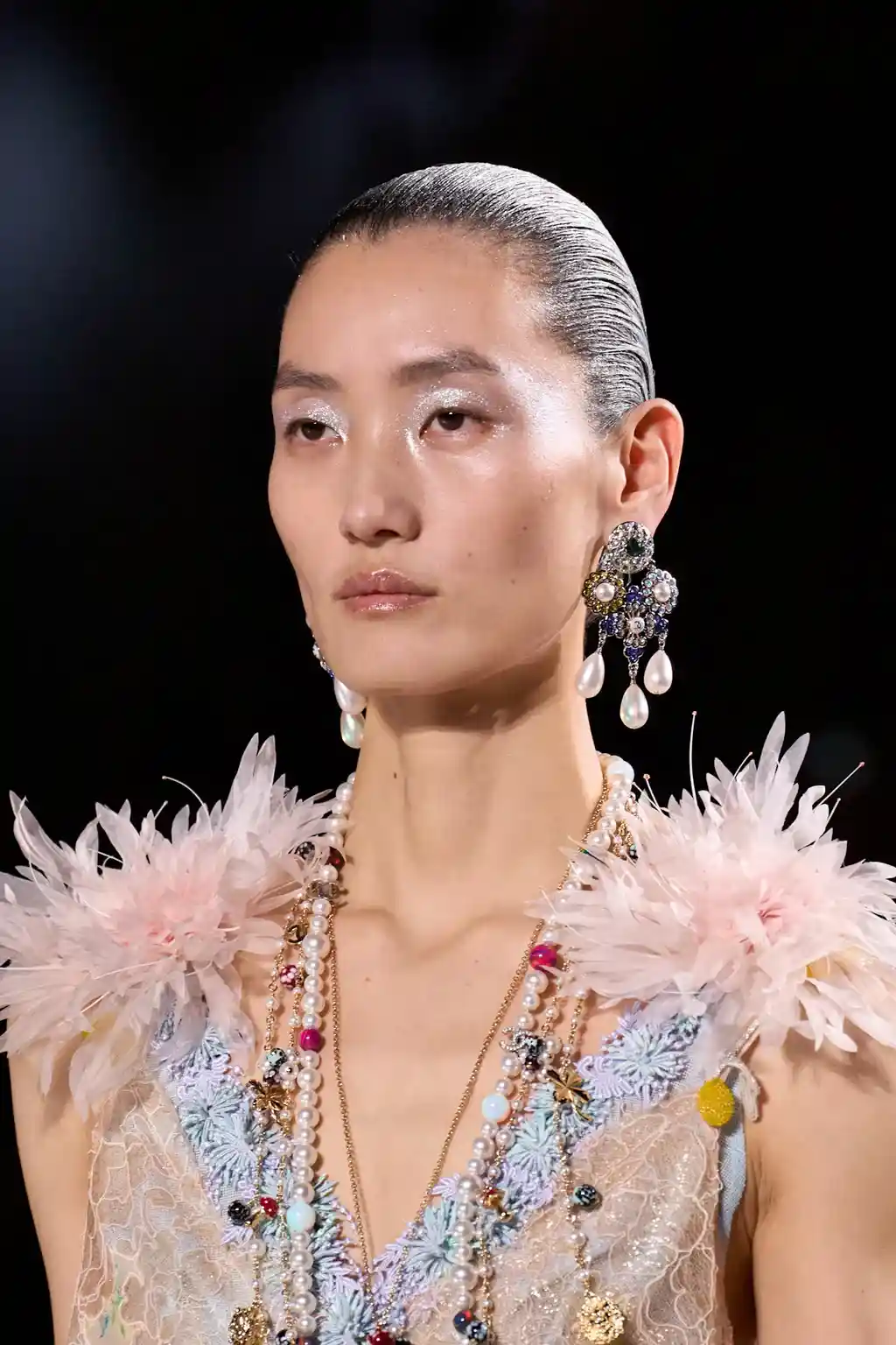 From Glowing Skin to Siren Eyes: The Beauty Looks Everyone Is Wearing This Summer