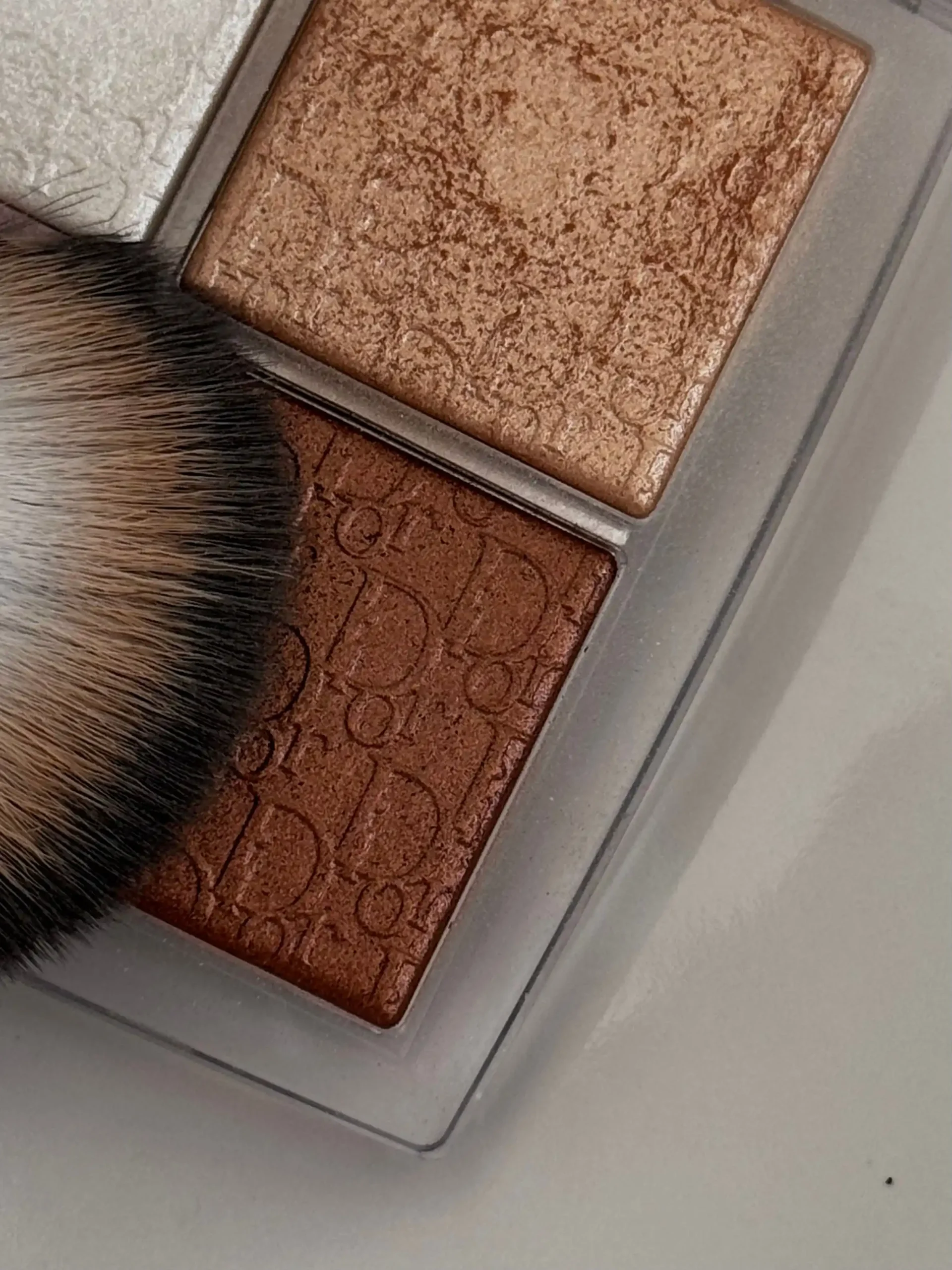 Gold vs. Silver Highlighter: Which Shade Looks Best on Your Skin Tone?
